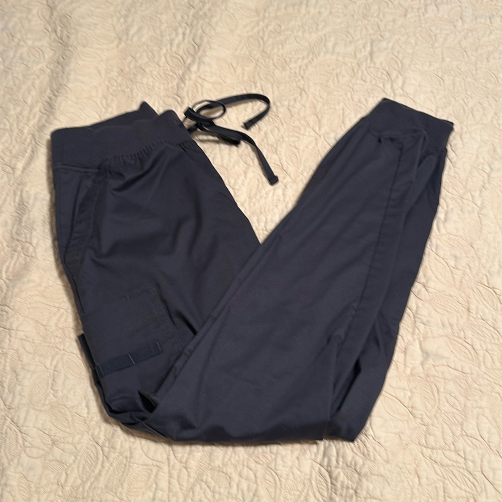 UA Butter-soft Jogger Scrub Bottoms